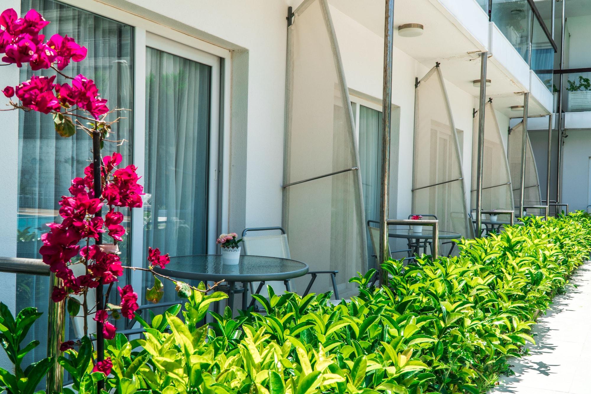 Otel Yeni Çeşme Luaran gambar