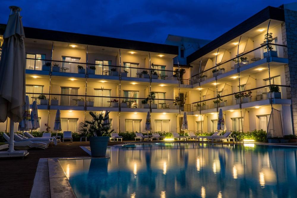Otel Yeni Çeşme Luaran gambar