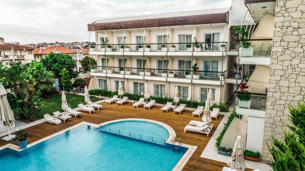 Otel Yeni Çeşme Luaran gambar