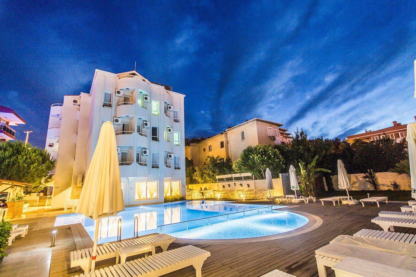 Otel Yeni Çeşme Luaran gambar